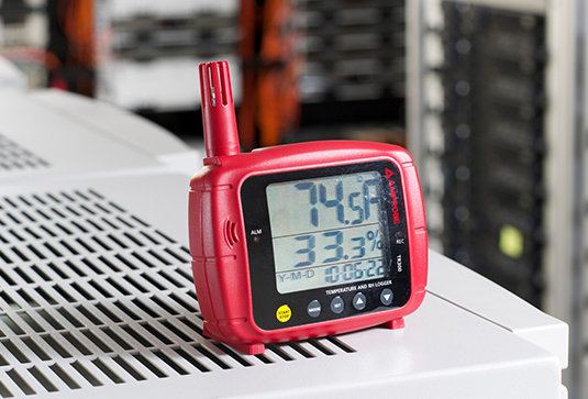 Handheld digital temperature and relative humidity data recorder